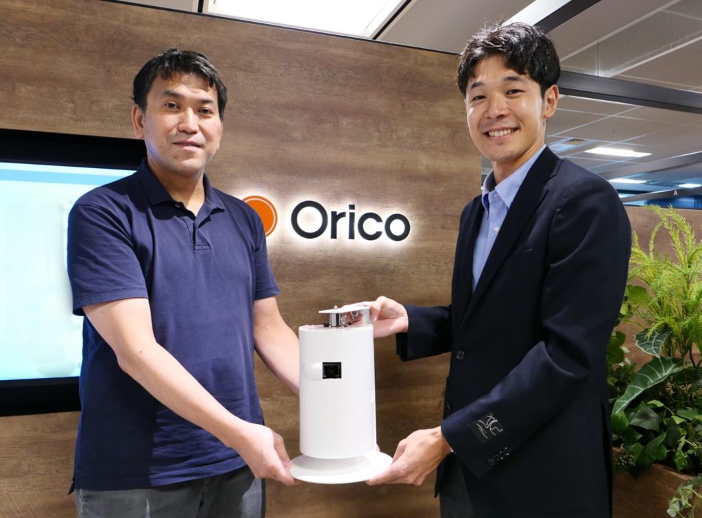 アシエンタープライズ株式会社 三栗谷豪(写真右) オリエントコーポレーション総務部 内島洋平さん(写真左)